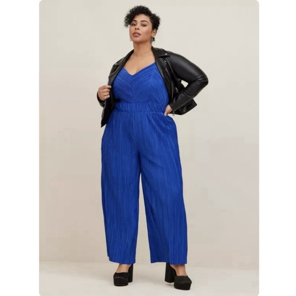Torrid Blue Chiffon Pleated  Sleeveless Wide Leg Jumpsuit Pockets Size 6X‎